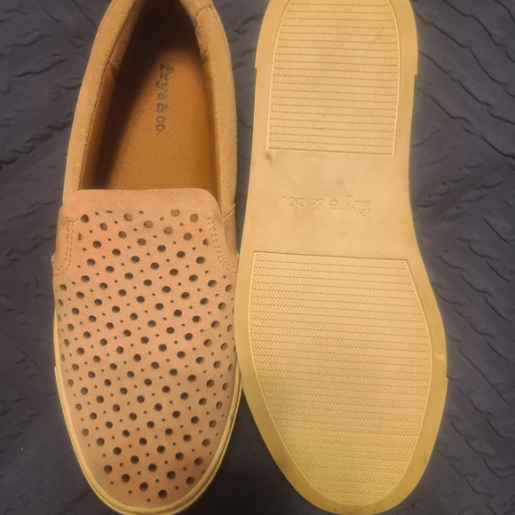 FRYE AND CO. Light Pink  Perforated Flats - Picture 8 of 8